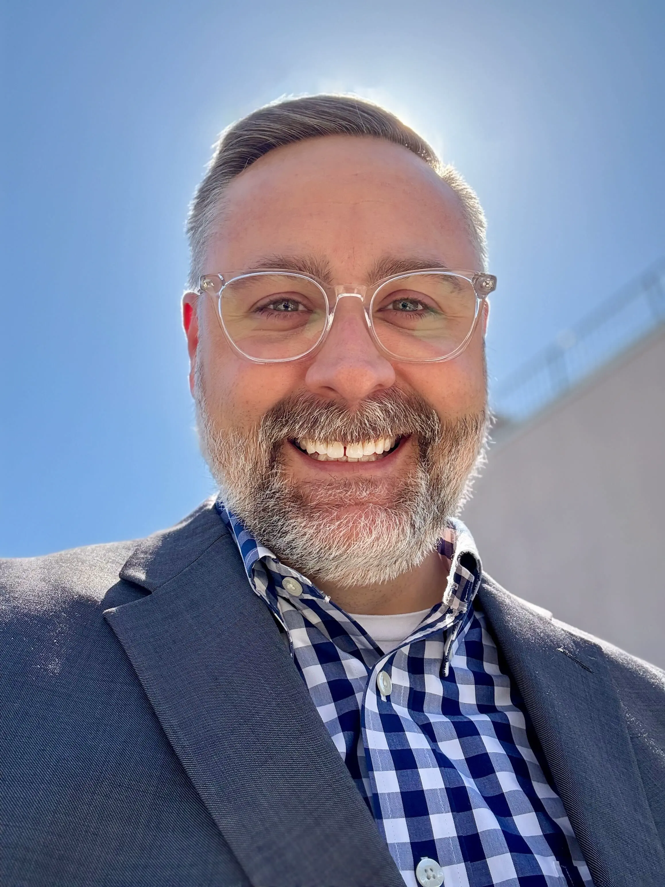 Headshot photograph of Alex Robinson